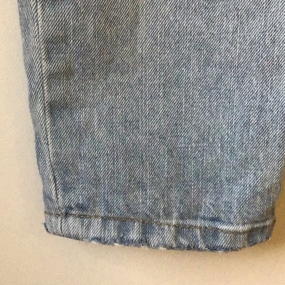 𝅺BDG jeans tapered leg light wash. High rise distressed, busted knee - Picture 3 of 6